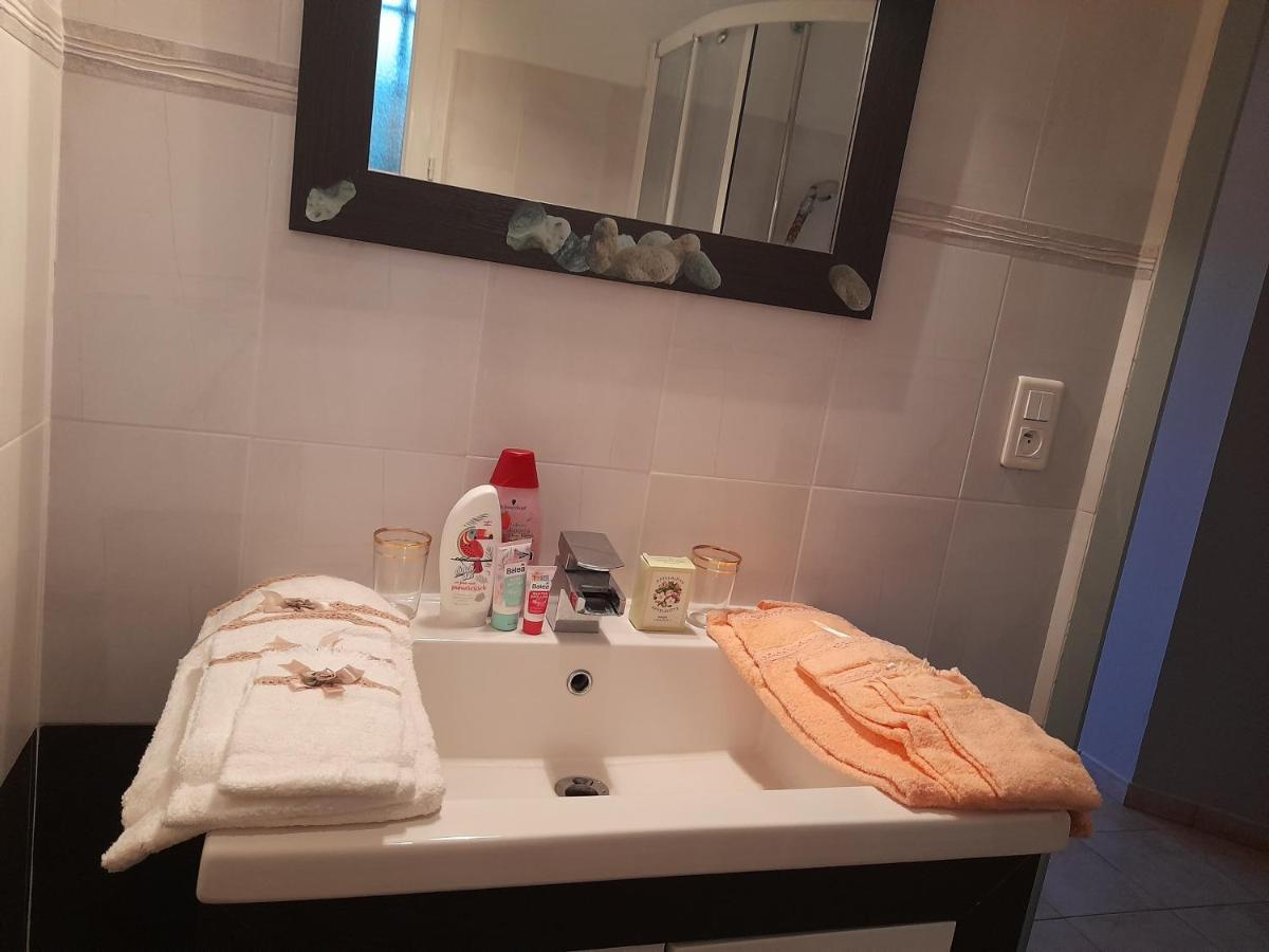 Chez Bernard Et Rosina Bed & Breakfast Esperaza Ngoại thất bức ảnh