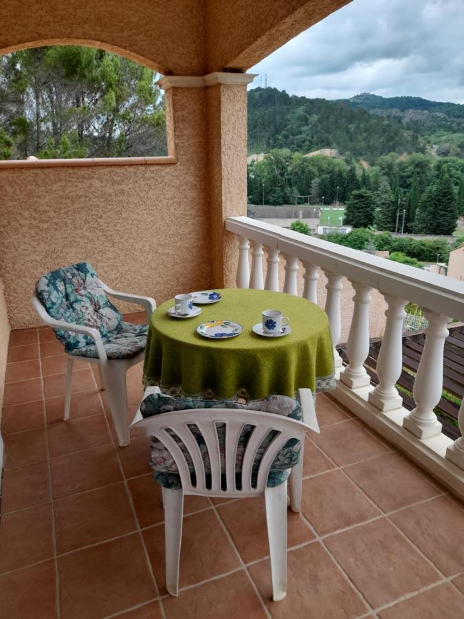 Chez Bernard Et Rosina Bed & Breakfast Esperaza Ngoại thất bức ảnh