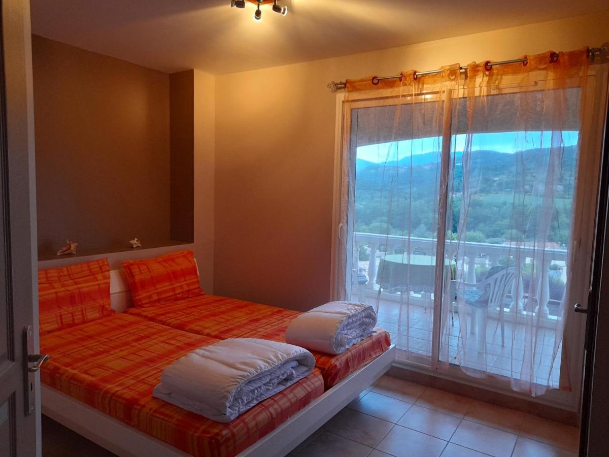Chez Bernard Et Rosina Bed & Breakfast Esperaza Ngoại thất bức ảnh